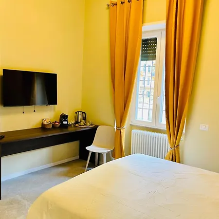 Aura 4* Roma